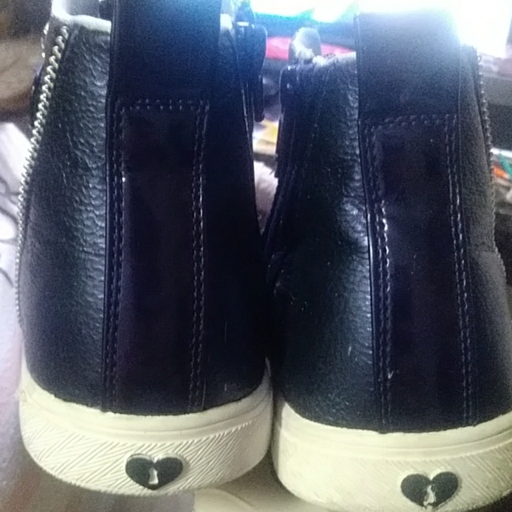 Shoes - Picture 2 of 3